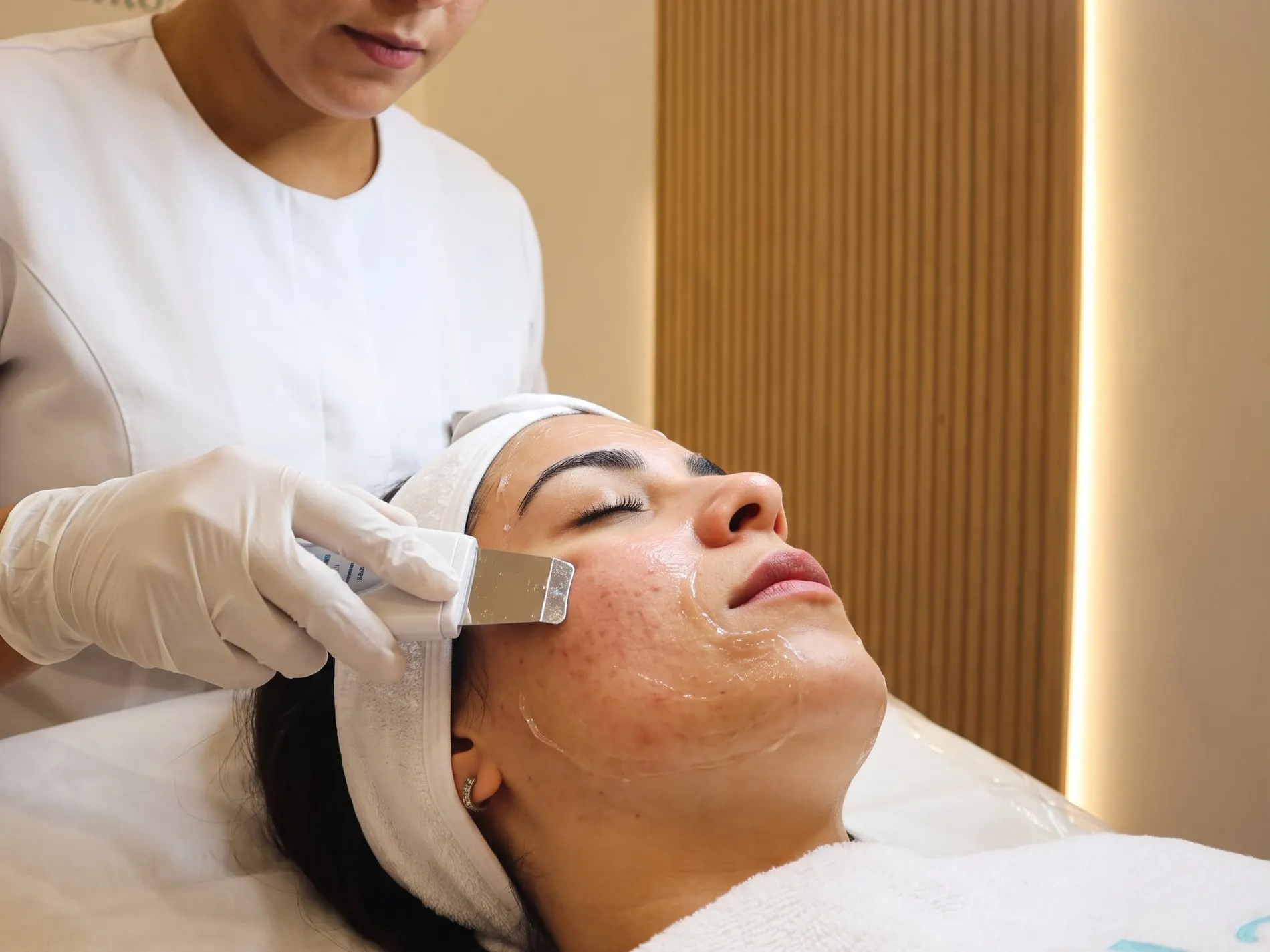 Limpeza de pele profunda na Bella Laser Clinic, no Porto